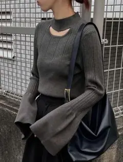 【本日15:00まで】 SHEIN グレーニット フレアスリーブ