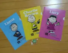 くら寿司 PEANUTS クリアファイル 3枚セット 缶バッジ付のサムネイル