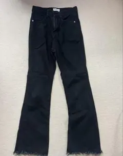 ブラックブーツカットデニム フリンジ裾