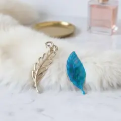 ヴィンテージブローチ 2点セット ゴールド フェザー ＆ ブルー リーフ 葉っぱ