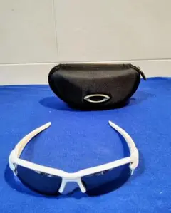 サングラス　OAKLEYオークリーFLAK 2.0　 ホワイト／ブラックレンズ