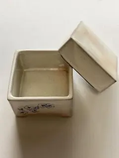 スタジオエム　蓋付き陶器　花のサムネイル