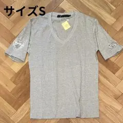 グレーVネックTシャツ エンブレムデザイン コットンカットソー Sサイズ