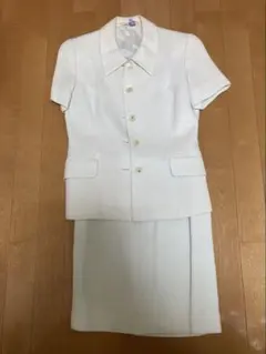 ホワイト ショートスリーブジャケットとスカートセット