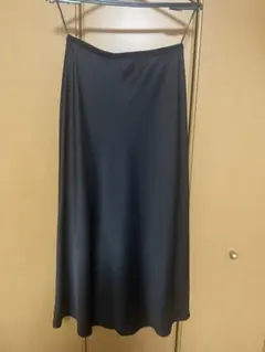 ユニクロ　サテンスカート　サイズS ブラック