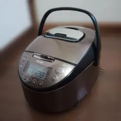 象印 圧力IH炊飯器 羽釜リングプラチナ厚釜 NP-BI10KS 中古　2022 象印 圧力IH炊飯器 羽釜リングプラチナ厚釜 NP-BI10KS 中古 2022
