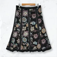 K0067 トゥータフェ スカート 黒系 花柄 11 裏地あり 秋冬 大柄