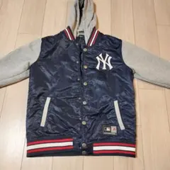 【美品】New York Yankees フード付きスタジャンのサムネイル