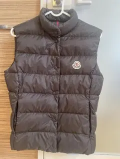 MONCLER ダウンベスト ダークブラウンのサムネイル