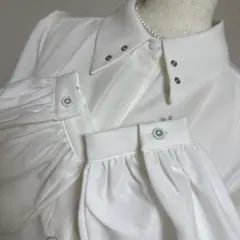 axes femme ブラウス 白 襟金具 上品 きれいめ F