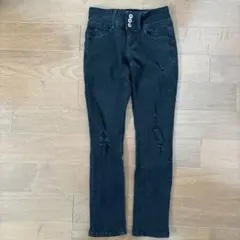 美品USA YMI 細身の黒デニム ダメージ加工あり