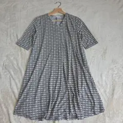 美品!!【Do CLASSE】ドゥクラッセ UVスラブ 5分袖チュニック 総柄のサムネイル