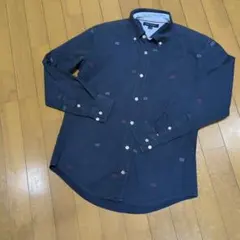 TOMMY HILFIGER素敵可愛い 柄シャツのサムネイル