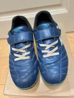 Umbro 青 サッカー　トレシュー　22cm