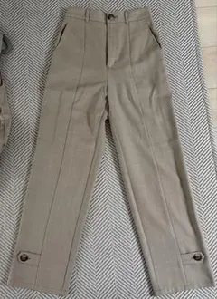 GU ベージュ センタープレスパンツ XSサイズ