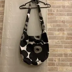 マリメッコ　marimekko ショルダーバック　ウニッコ黒