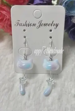 ゆめかわ♡ボタニカルにゃんこ♡　しっぽゆらゆら　ピアス/イヤリング✩ ちまっと♡サバトラ にゃんこ しっぽゆらゆら ピアス/イヤリング