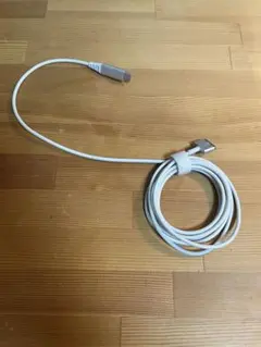 USB-C to MagSafe 2 充電ケーブル