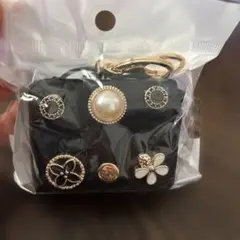 黒のパール装飾キーホルダー