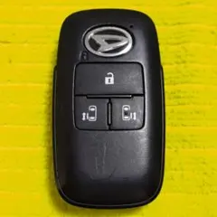 DAIHATSU ダイハツ純正 タフト LA900S スマートキー 2つボタン - メルカリ
