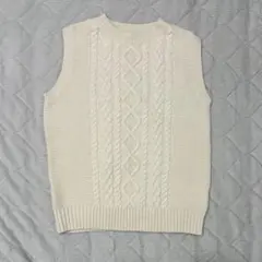 UNIQLO ケーブル編みニットベスト Lサイズ アイボリー　レディース