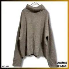 ニット　タートルネックハイネック　ベージュ　センターバックスリット　Mレディース