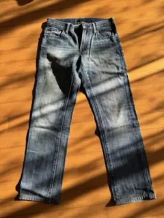 レ*ー様 ストレートデニムパンツ 淡いブルー 左お尻のポケットに汚れがあります。
