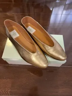 美品 ローヒールパンプス　ゴールド