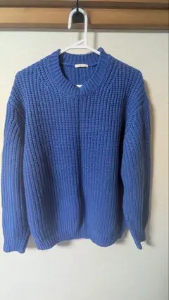 青色ニットセーター クルーネック