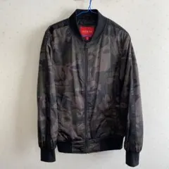GUESS  迷彩柄　アウター　MA-1のサムネイル