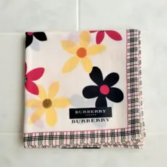 【新品シール付き】BURBERRY　バーバリー　お花柄大判ハンカチ５０×５０のサムネイル