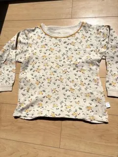 花柄クリーム色長袖パジャマ