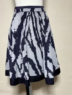 BODY DRESSING Deluxe ネイビーとグレーのフレアひざ丈スカートのサムネイル