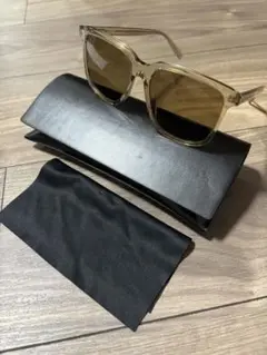 ブルーレンズ