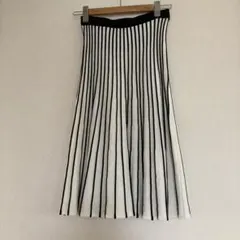 anySIS プリーツスカート 白と黒のストライプ