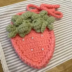 R*T様 いちご型かぎ針編みポシェット