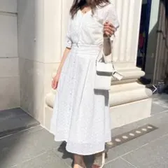 刺繍レースＶネックワンピース