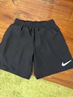 新古未使用‼️NIKEハーフパンツ メンズMサイズ黒色　ロゴ反射板のサムネイル