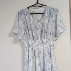 青と白の花柄 Vネックワンピース