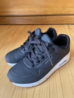 スケッチャーズスニーカー　レディース　24.5