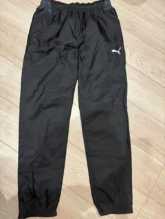 Puma ブラックジャージパンツ