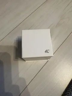 4C ジュエリーボックス ホワイト　 ピアスが入ってた箱です