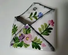 花柄陶器の壁掛けポケットバスケット