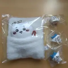 ちいかわおふとんリールパスケースとフィギュア3つのセット