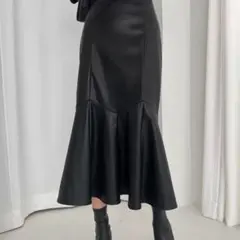 ブラックレザーフレアスカート