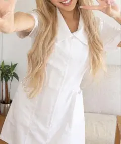 白いナース服 ジッパー付き マイクロビキニ下のサムネイル