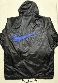NIKEナイキ ナイロンジャケットブラック スウッシュ 中綿 フード付サイズM