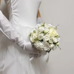 バラとラナンキュラスのラウンドブーケ（+ブートニア付き）　ウェディング　前撮り