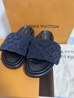 Louis Vuitton 黒 サンダル 39 （日本サイズ25cm）男女兼用のサムネイル