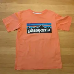 patagonia キッズ　オレンジ Tシャツ XS(5-6)